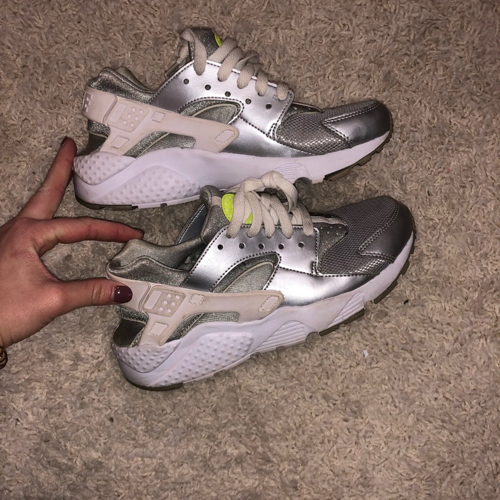 Nike kids harrueche’s 5.5